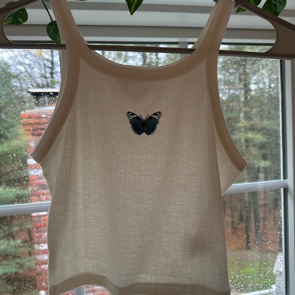 Cute crop top for lounging or styling. Never been worn before!